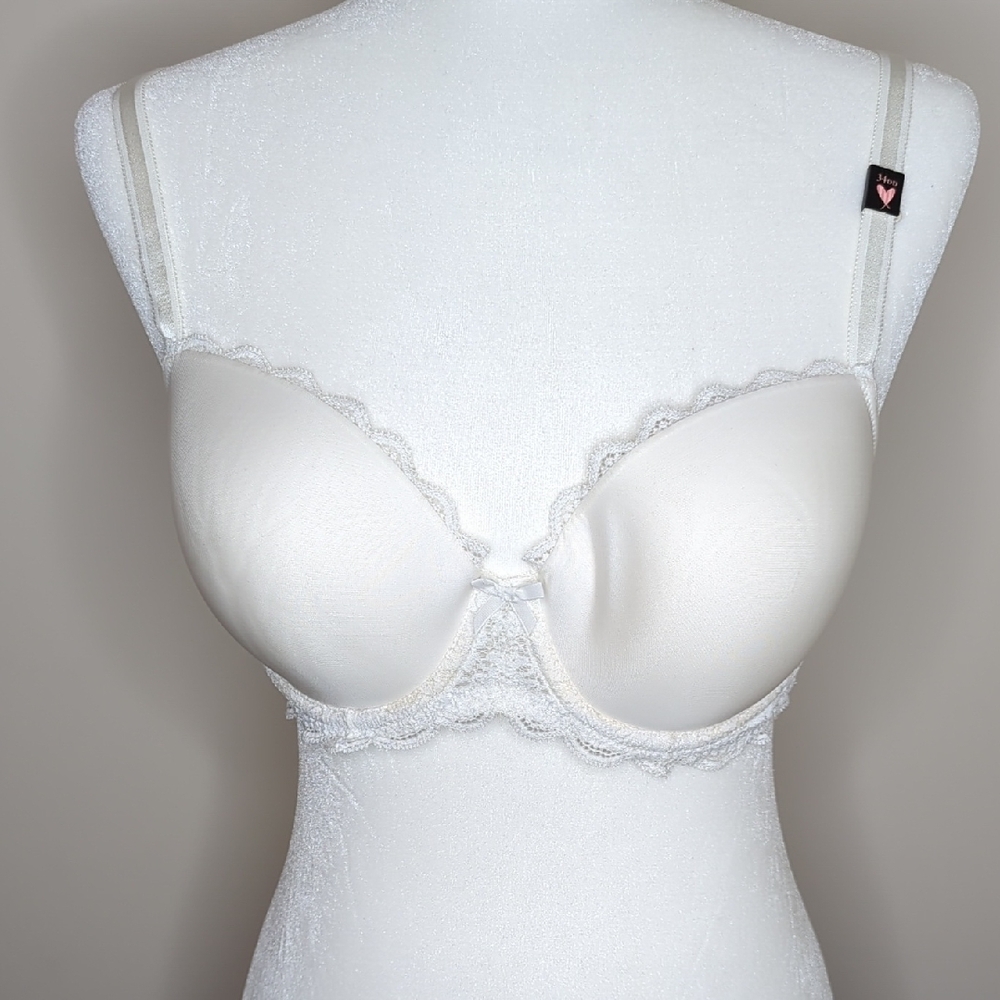 Victoria's Secret white  Lace-Trim Underwire Bra lightly padded.